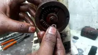 how to change driving pulli and governor spring۔   l kaj machine 781