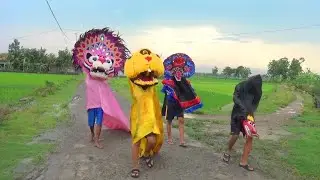 Barongan Ebek, mata satu, barongan pink dan devil jalan-jalan sore hari
