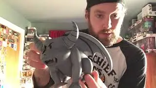 Reviewing the 400 piece NYCC Gargoyle Gastley from Mischief Toys