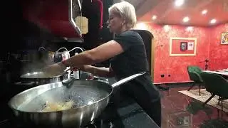 OCONASA PREPARA SPECIALITATEA CASEI SPAGHETTI AL FRUTTA DI MARE