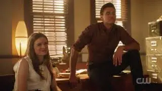 The Flash 5x02 'Blocked' - Nora Accidently Throws Lightning at Barry.