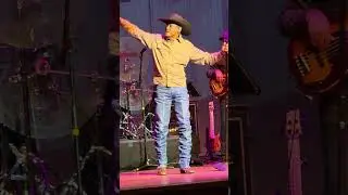 Neal mcCoy Billy's got his beer goggles on Marion ohio at the Marion Palace theater 11/21/25