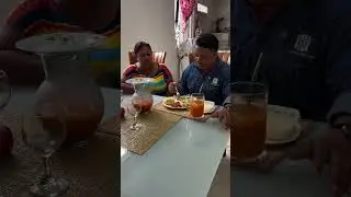 Deja a su esposas por no atenderlo y su mama lo recibe de nuevo