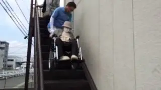 車椅子での階段介助