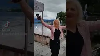 Gänsehaut pur! Und plötzlich steht ein Chor hinter uns.