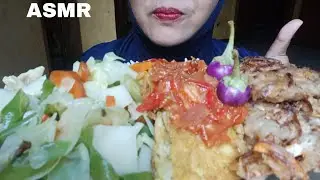 ASMR NASI TELUR DADAR SAMBAL GEPREK PEDAS MERCON BAKWAN SAYUR LALAPAN TERONG UNGU MENTAH 