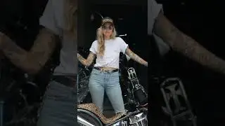 Killers boots mam!! 🔥🔥#womeninpower #harleydavidson #chopperbike  #actuallyitsaxel #americanwoman