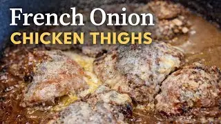 Куриные бедрышки по-французски с луковым соусом, приготовленные в чугунной сковороде | Сытное блю...