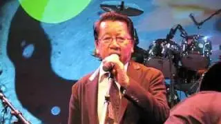 Ben Fong Torres sings Elvis!