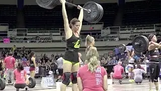 Спортсмены по кроссфиту соревнуются на Гавайских играх 2015 года.