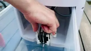 Black & decker BXAC7E how to detach the water tank from the pump unit in order to clean or empty 