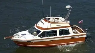 Awesome Reinell 307 Flybridge Cruiser Boat Video - In-water Tour