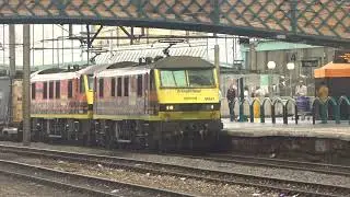 The x2 Class 90 Freightliner Nos.90047+90041 with Rail Containers was stopped at Carlisle.