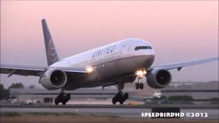 United Airlines Boeing 777-222 [N226UA] Landing