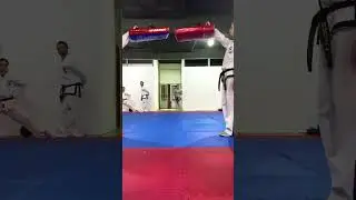 Salto DOBLE PATADA de Taekwondo