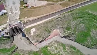 Barajul Pucioasa secat. Vedere panoramica.