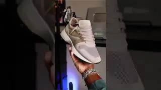 NEVER LACE YOUR SNEAKERS AGAIN