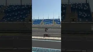 Petinek a nagy melegben nem volt kedve motorozni, ez&eacute;rt csak n&eacute;zte! #balatonparkcircuit