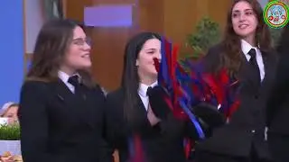 Tuna Feminina do ISCAP- cá vai a TUNA na Praça da Alegria by Radio Luso