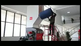 Plastic drum crusher