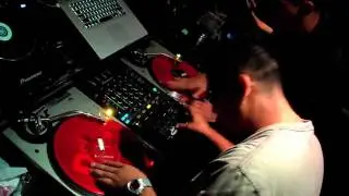 Dj Karma & Dj Cyberkid scratching at 