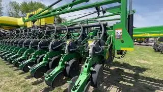 DB 66 John deere 22 inch planter