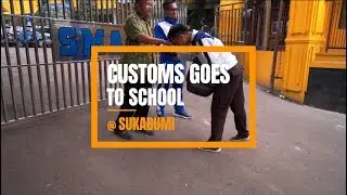 Customs Goes To School