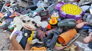 Finding an old toy phone in a pile of junk 🤯🤯⛏️⛏️