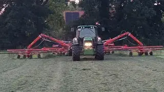 John Deere en Kuhn harken