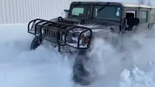 Hummer H1 Plays In DEEP Snow
