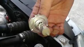 PEUGEOT 307 SW: Cambio bombilla luz de cruce H7 , change bulb