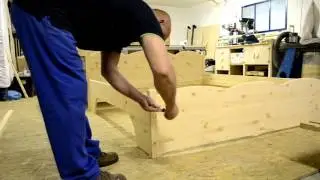Gurubútor a látvány asztalos #7 perces ágy összeszerelés