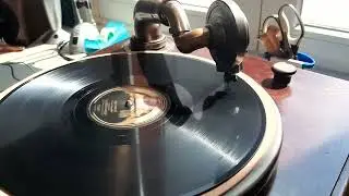 Path&eacute; Wind-up Gramophone