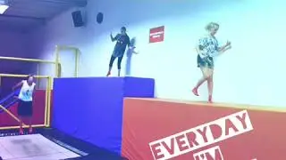 Trampolin Jump Arena Shuffle