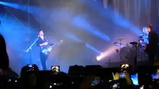 Arctic Monkeys - Mardy Bum + R U Mine? live @ Piazza Duomo (Pistoia)
