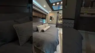 Президентский Foretravel 2025 года с пробегом всего 8 тыс. миль доступен за 888 888 долларов в ма...