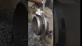 Pneumatic pipe cold cutting and beveling machine