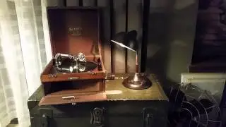 '20s era Sonora Portable Phonograph plays 