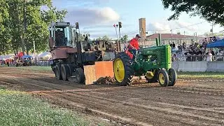 Making Pulling Memories is live! Ox Roast antique Tractor pull