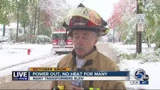 5PM: Heavy snow knocks out power to thousands in east suburbs, police warn of dangerous road conditi