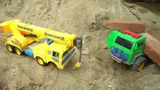 toys truck loading unloading