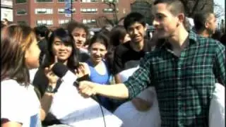 NYC Revels in Mass Pillow Fight
