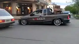 Fiat Strada al piso