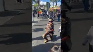 Есть здесь эксперты по динозаврам? К какому виду принадлежит этот малыш? 🦖 #голливуд #universalst...