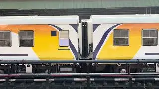 近郊電車の到着（バンガロール：「KSR Bengaluru City Junction駅」）