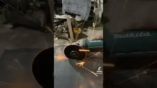 Mil maneras de morir 🤣😂🤣😂 #metalworking #grinder #metal #fun #cars #autos #autosymas