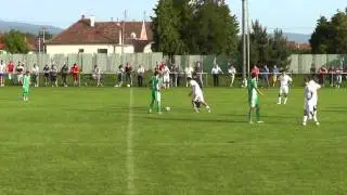 Dedinsk&yacute; futbal - rozhodcovsk&aacute; lopta. Half Field Goal?