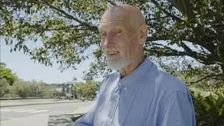 I PAID A STRANGER $1 TO EXPLAIN ART