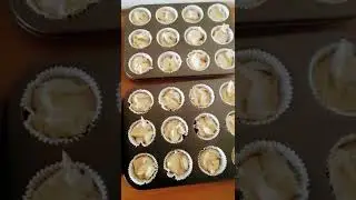 HOW TO MEASURE THE CORRECT AMOUNT OF CAKES MIXTURE FOR CUPCAKES.
