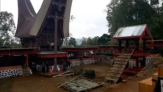 Prosesi Pemakaman Almh Ne' Lisu Pare di To' Lapangan Batutumonga Suloara' Toraja Utara